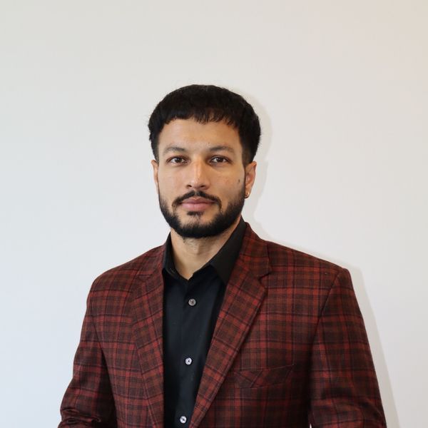 Randeepak Sandhu, Associate